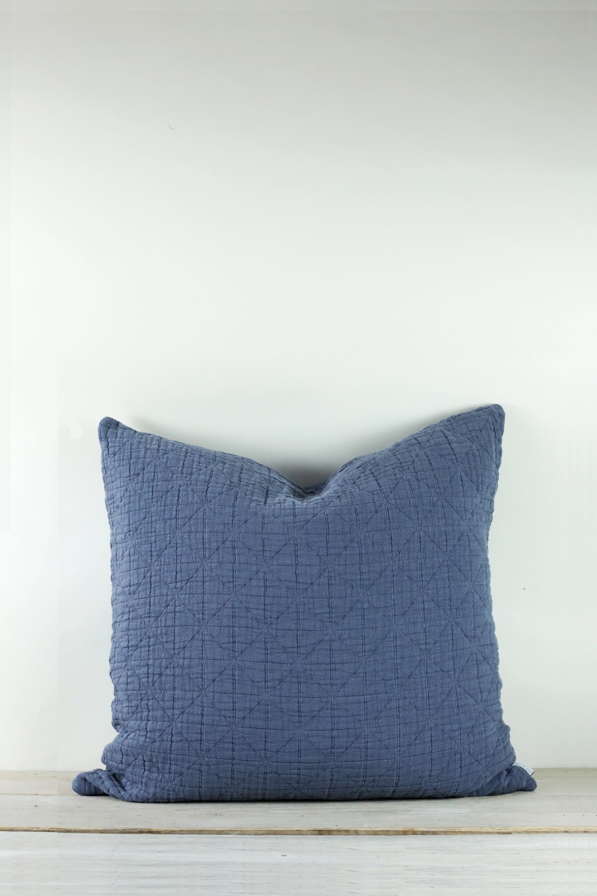 Lilla Pillow